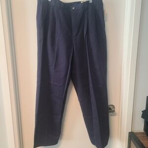 NEW Men's vintage Northern Elements khaki pleated pants - made in Canada